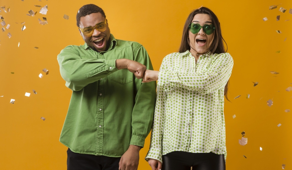 couple-party-having-fun-holding-balloons